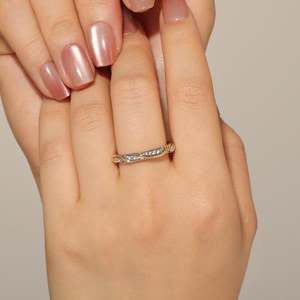 Bague de mariage géométrique bicolore en feuille d'or Jeulia - Bijoux fins certifiés IGI - Product Image 5