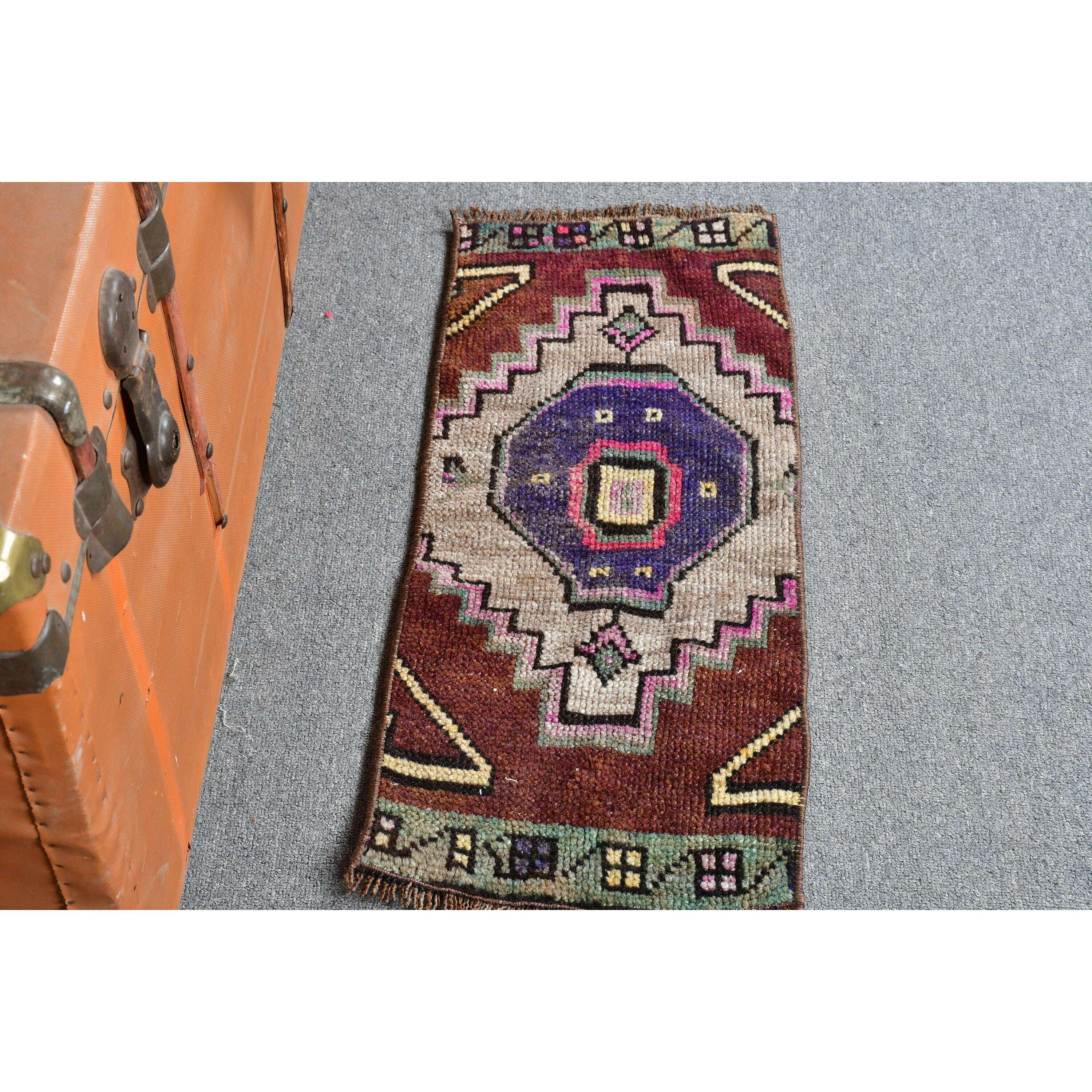 สีน้ำตาล