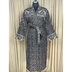 Robe-cardigan en mélange de laine de yak pour femme, motif floral noir, confortable et chaude pour l'hiver, avec poches, style original, manteau de maison tissé ODM - Product Image 1