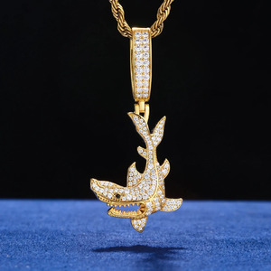 Collier pendentif requin pour homme serti de pierres – Bijoux hip-hop en moissanite VVS avec chaîne cubaine - Product Image 4