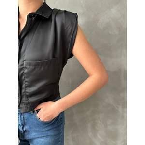 Débardeur court en satin noir pour femme - Vente en gros - Product Image 4