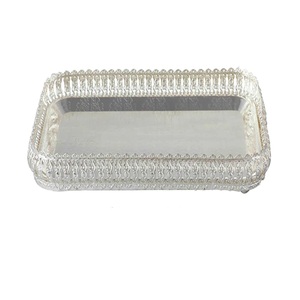 Plateau en métal décoratif polyvalent élégant pour une utilisation festive pour le service du dîner comme plate-forme pour des bougies ou des vases - Product Image 6