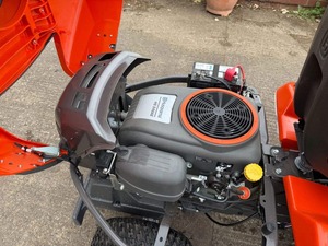 เครื่องตัดหญ้า Husqvarna R320X AWD แบบนั่งขับ 150 ชั่วโมง ใบมีดกว้าง 112 ซม. - Product Image 4