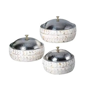 Ensemble de casseroles en métal durable en forme de dôme avec design isolé argenté/blanc cassé Ensemble de 3 pièces - Product Image 1