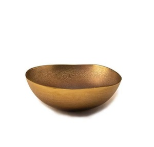 Bol en métal doré de haute qualité, design tendance et nouveau, style martelé, motif floral, best-seller - Product Image 2