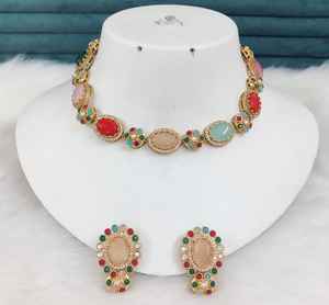 Ensemble de collier inspiré de Sabyasachi, tenue traditionnelle indienne minimaliste, magnifiques boucles d'oreilles complétant les tenues ethniques et occidentales - Product Image 1