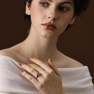 Bague en saphir rose de taille ovale cultivé en laboratoire avec accent en diamant - Product Image 4