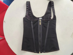 Pull-over pour femme en similicuir vegan avec détails de passepoil, double boucles, cordon de serrage en similicuir vegan, corset court - Product Image 6