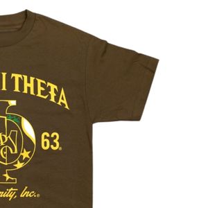 Iota Phi Theta 1963 Fraternité Graphique Tee Marron Or Lettres Grecques T-Shirt Vêtements Élégants pour les Événements de la Vie Grecque - Product Image 3