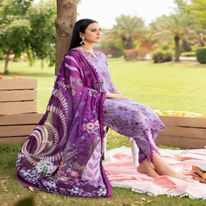 Salwar Kameez de haute qualité en coton Karandi, marque Ramsha, non cousu, style pakistanais, spécial pour les occasions spéciales, travail de broderie lourd, style indien - Product Image 4