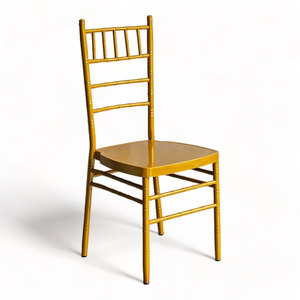 Silla para Eventos Chiavari (Chivas) GCF149 de Hierro con Recubrimiento en Polvo y Diseño de Junta de Bambú, Apilable para Uso en Comedores, Fiestas y Hoteles - Product Image 1