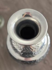 Vase en métal argenté gravé de style traditionnel pour la décoration de la maison de luxe, table basse, étagère et utilisation occasionnelle - Product Image 6