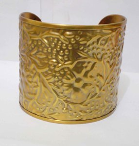 Brazalete de Cobre Puro con Relieve de Lujo para Mujer, Diseño Botánico Ornamentado, Brazalete Ancho, Artesanía de Metal Dorado Vintage - Product Image 2
