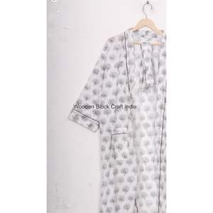 Kimono de algodón con estampado floral y bloque de mano único, escote en V con diseño simple y estampado floral con un toque de Patrimonio Cultural - Product Image 2