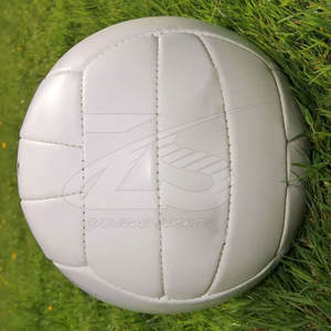 Football gaélique durable de taille officielle personnalisable avec des couleurs et un logo personnalisés pour les sports de plage par le fabricant - Product Image 4