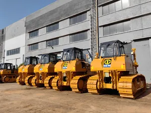 รถดันดินตีนตะขาบ SEM 832F สีเหลือง ความจุในการดันดิน 8.6 ลูกบาศก์เมตร เครื่องจักรงานหนักสำหรับงานก่อสร้างถนนและการเคลียร์พื้นที่ - Product Image 6