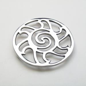 Dessous de plat de cuisine en aluminium de couleur dorée Design de fleurs Table en métal Accessoires décoratifs pour l'industrie de la cuisine Produits tendance - Product Image 3