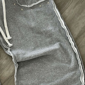 2025 nueva llegada de algodón pesado pantalones de chándal en blanco de gran tamaño para hombres pantalones de chándal holgados con dobladillo crudo lavado desgastado personalizado - Product Image 4