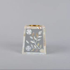 Brûleur à Bakhoor de luxe fait main, conique, incrusté de nacre, avec élégant incrusté floral en nacre, porte-encens en résine portable, doré - Product Image 1