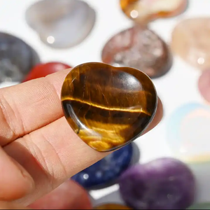 Prix de gros en vrac pierres naturelles mixtes cristal de guérison pierre précieuse taille de poche paume en forme de coeur pouce méditation pierre d'inquiétude - Product Image 2