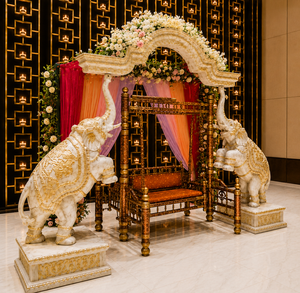 การตกแต่งเวทีงานแต่งงานอินเดียใต้สุดอลังการ พร้อมซุ้มโค้งรูปช้าง  ชิงช้าไม้แกะสลักด้วยมือสุดหรู พร้อมประตูรูปช้าง - Product Image 3