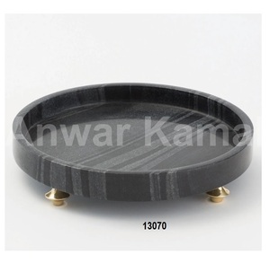 Tazón de bandeja con forma de manzana de aluminio plateado grabado utilizado para servir bocadillos y alimentos - Product Image 6