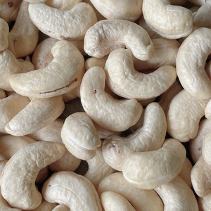 Anacardos crudos de la mejor tarifa, anacardos W320, anacardos al por mayor exportados a Dubái, UE, Oriente Medio - Product Image 1