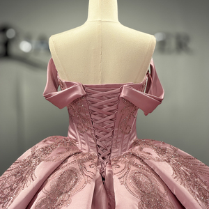 Robe de bal Quinceañera 1542 en satin brillant, motif dentelle cœur, appliques de perles de diamant, cristaux, écologique et naturelle - Product Image 6