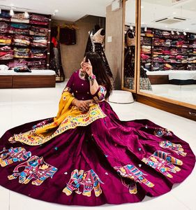 Lehenga de mujer de algodón de rayón puro de calidad superior superventas para uso de fiesta disponible a granel de la India - Product Image 5