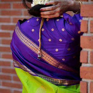 Luxueux saris en soie Jacquard lourd bordure dorée tenue traditionnelle indienne pakistanaise élégante de style Bollywood pour l'été et l'hiver - Product Image 1