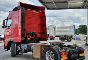 รถบรรทุกวอลโว่ FH 440 ปี 2006 มาตรฐานยูโร 4 ระบบขับเคลื่อน 4x2 กำลังเกิน 450 แรงม้า รับน้ำหนักบรรทุก 31-40 ตัน เหมาะสำหรับการขนส่งทางเรือ - Product Image 2