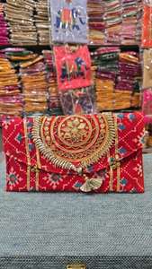 Sac à main en résine brodée pour femmes avec un design moderne, idéal pour les occasions spéciales, sac à main pour femmes, sac à main pour femmes en Inde - Product Image 3