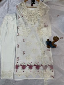 Ensemble Kurti et pantalon blanc brodé élégant avec dupatta doux pour les occasions traditionnelles - Product Image 6