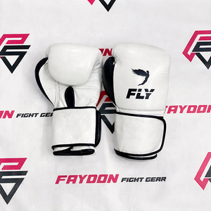 Nuevos Guantes de Boxeo Muay Thai FLY Rosa y Blanco con Diseño Personalizado, Equipo de Entrenamiento y Sparring, Cuero Genuino, Correa Ajustable - Product Image 5