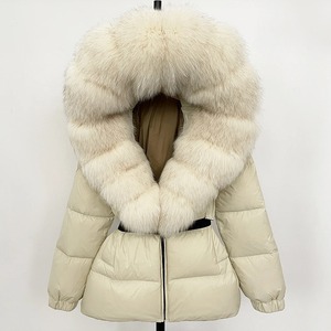 Manteau noir pour femme avec col en fourrure, manches longues, fermeture éclair, chaud et épais pour l'hiver, couleur unie, longueur moyenne, tissé, coupe-vent - Product Image 6