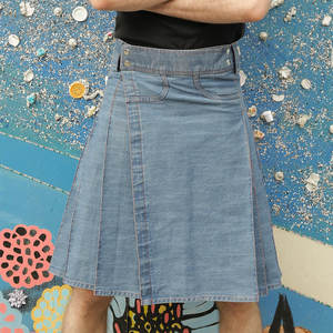 Kilt Utilitario Escocés Moderno 2026 en Mezclilla Azul con Pliegues, Bolsillos con Cremallera y Cierre de Broche - Product Image 1