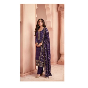 Salwar Kameez pakistanaise fabriquée à la main en soie Salwar Kameez robe indienne de mariée et de fête disponible à la vente - Product Image 1