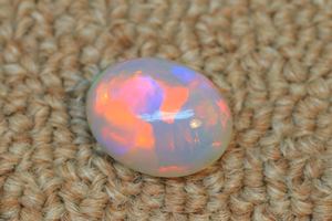 Belle pierre précieuse cabochon de forme ovale d'opale éthiopienne-gemmes d'opale de feu rouge-pierre lâche lisse pour des bijoux fins - Product Image 3