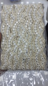 Rubans et lacets brodés à la machine avec des paillettes découpées sur mesure dans divers designs et couleurs pour robes de mariée - Product Image 5