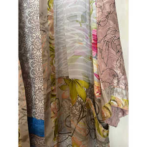 Chaqueta Larga de Seda Azul con un Toque de Elegancia - Product Image 3