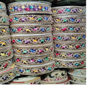 Rubans et lacets brodés à la machine en motifs floraux et couleurs pour robes de mariée de 1.25 pouces, fabriqués sur mesure dans des couleurs vives. - Product Image 6