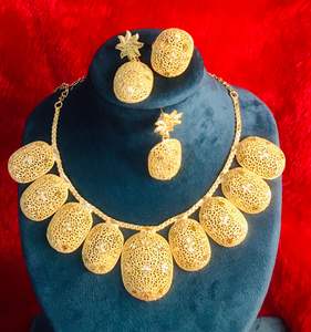 Ensemble de Bijoux Vintage de Mode 24 Carats Or Dubai, Cadeau Classique en Cuivre pour Anniversaire, Incluant Collier, Boucles d'Oreilles et Joncs pour USA Turquie - Product Image 4