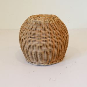 ตะกร้าหวายธรรมชาติทรงกลมสไตล์วินเทจ สำหรับจัดเก็บของใช้ในบ้านและใช้งานอเนกประสงค์บนโต๊ะ - Product Image 3