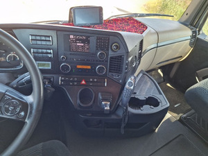 2016 MercedesBenz Actros 2343 6x4 Euro 2 nouveau tracteur diesel à direction gauche avec moteur 351-450hp - Product Image 2