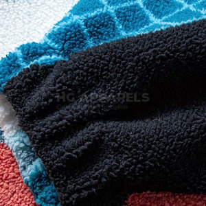 Veste d'hiver en laine sherpa de luxe, chaude, avec logo sur le devant, design écologique et coupe-vent, finition lisse et coupe confortable - Product Image 6