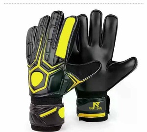ถุงมือผู้รักษาประตูน้ำหนักเบาสไตล์ใหม่ออกแบบและโลโก้ตามต้องการ - Product Image 1