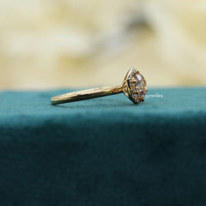 Bague de fiançailles luxueuse en or massif rose 10 carats avec diamant de laboratoire taillé en rond et serti de halo pour femme certifiée IGI - Product Image 4