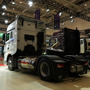 Camion tracteur FAW J7 à toit haut 4x2 de 550 CV, adapté aux routes accidentées, pour transport longue distance, GPL, à prix bas et très demandé - Product Image 6