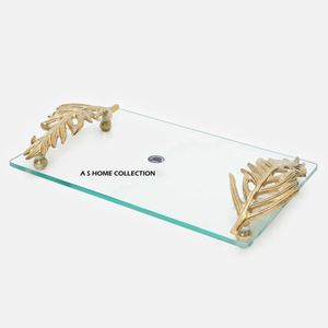 Bandeja Decorativa Elegante de Vidrio y Aluminio con Asa, Forma Rectangular, Acabado Dorado, Accesorios Elegantes para el Hogar - Product Image 3