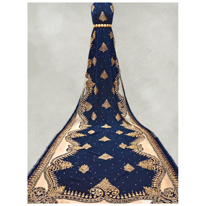 Tenue de mariée traditionnelle somalienne classique, ce vêtement est richement brodé avec des motifs dorés - Product Image 6